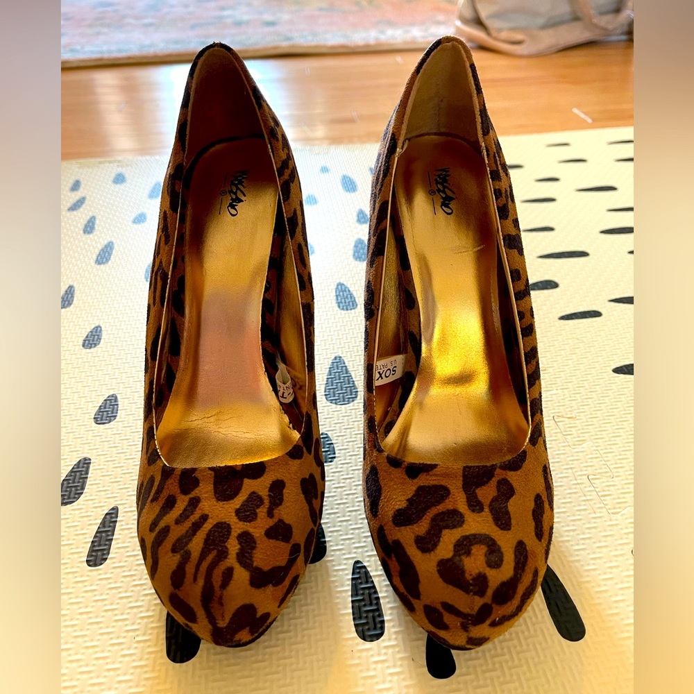 Leopard Print Mossimo Heels. Size 7